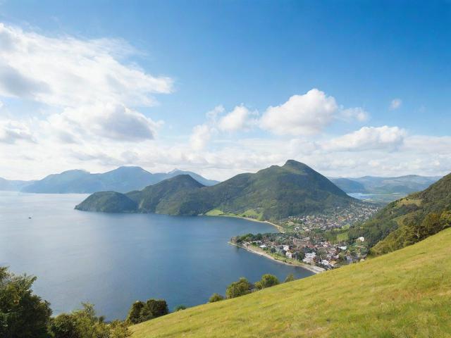 出國(guó)簽證辦理，必備條件解析——護(hù)照的有效性及必要性